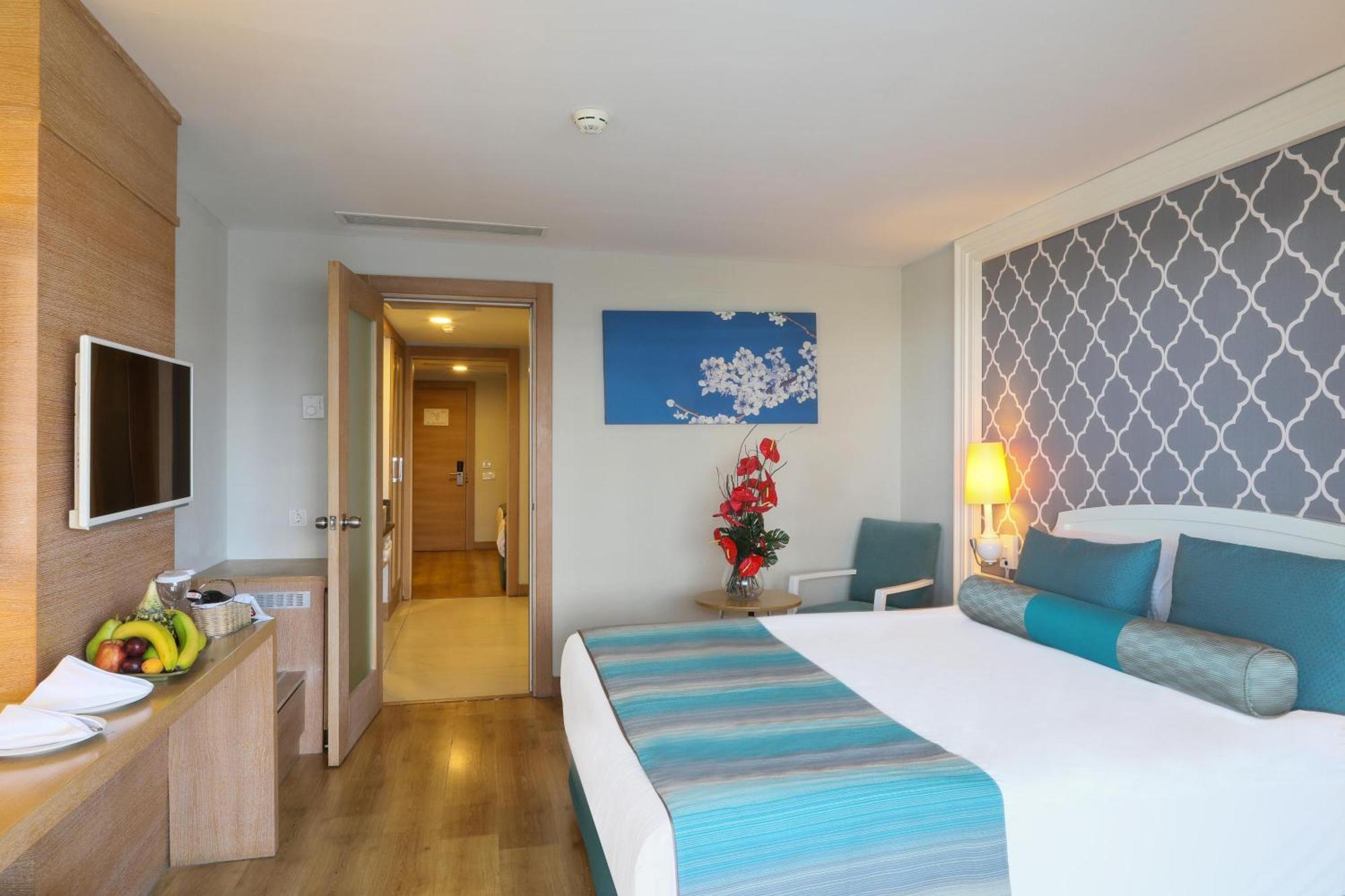Standard Double or Twin Room Side Sea View